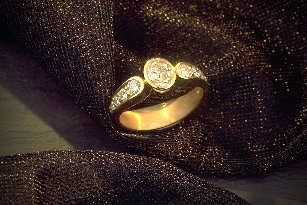 Gammelt guld til nyt smukt diamantsmykke lavet hos Jan Jørgensen Smykker